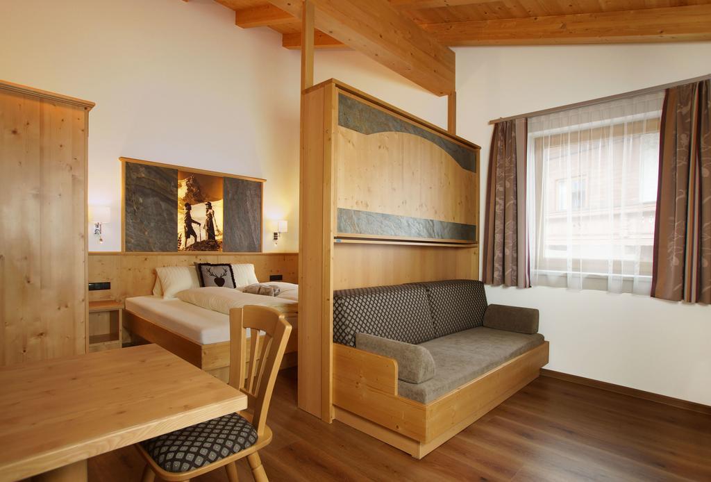 Haus Hintertux Hotel Стая снимка